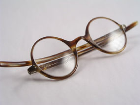 Image of spectacles 