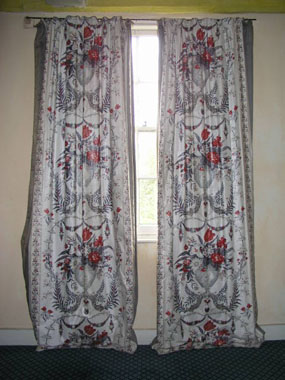 Image of curtain  [Click here to close this image]